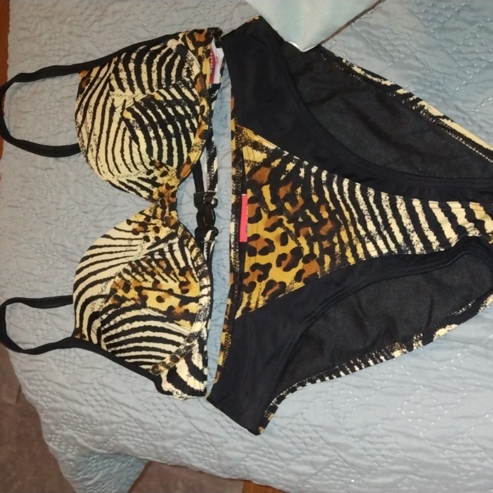 Women's Animal print with black trim bikini top and bottom new size XS (36uk)